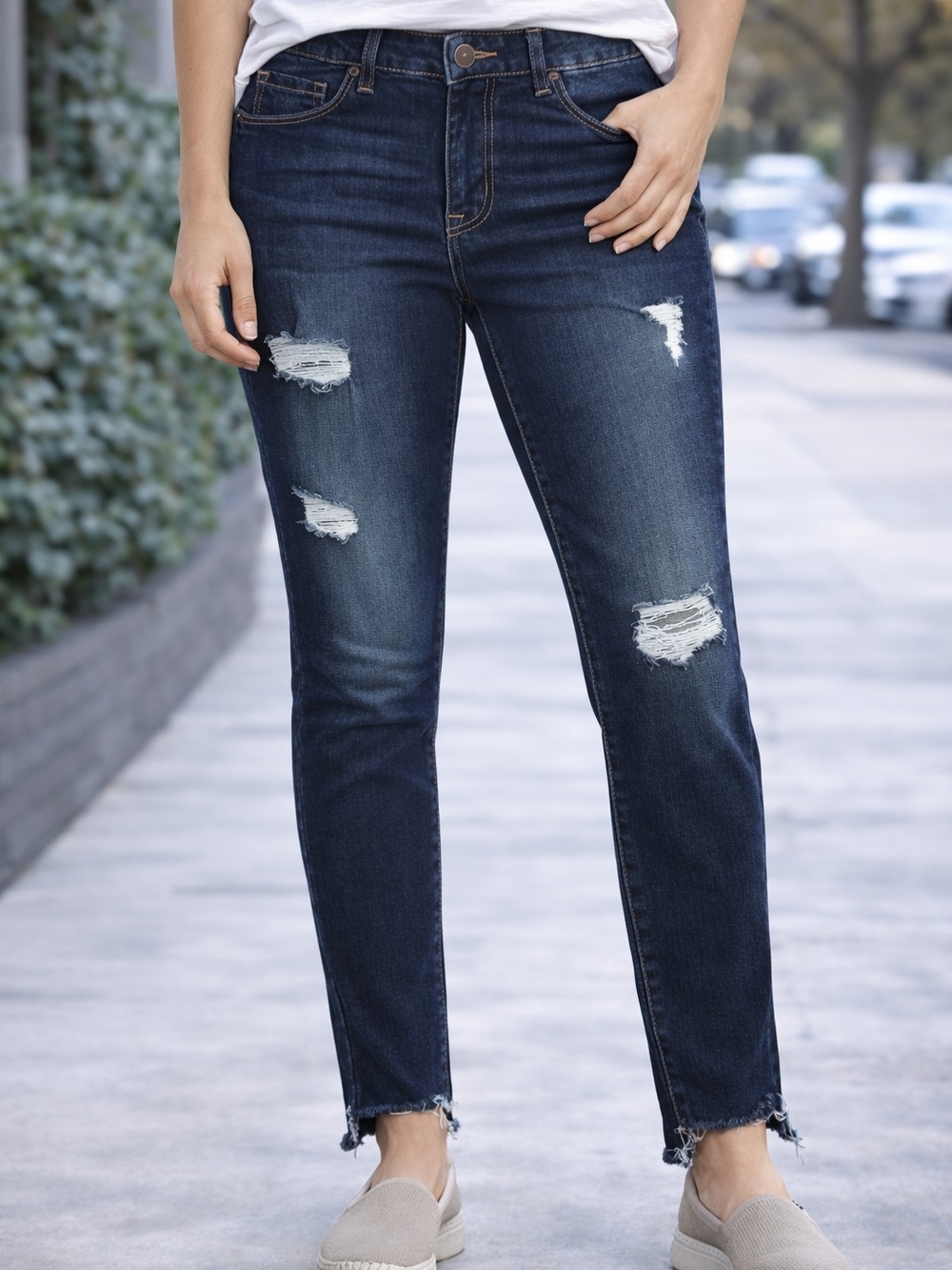 Refuge Women’s Size 6 Dark Wash Distressed Skinny Jeans Raw Frayed Hem